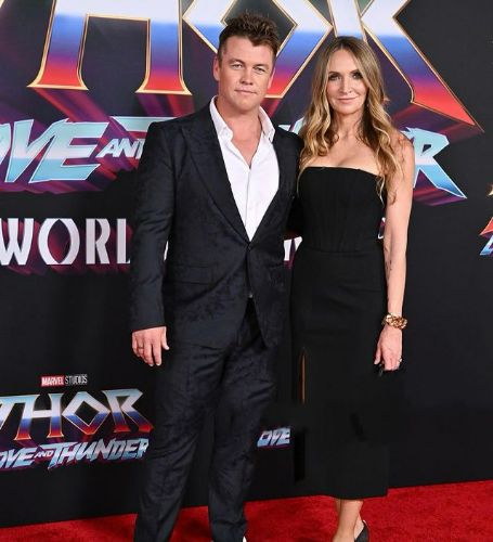 Luke Hemsworth and Samnatha Hemsworth wedded in December 16, 2007.